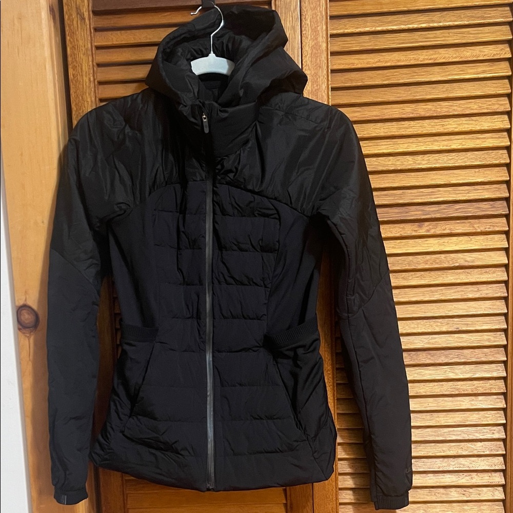 Lululemon Women's Black Hooded Jacket Size 6